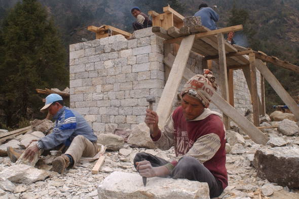 Zoom: Spital Lukla - der Bau